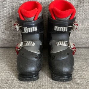Child size 12 1/2 ski boots.